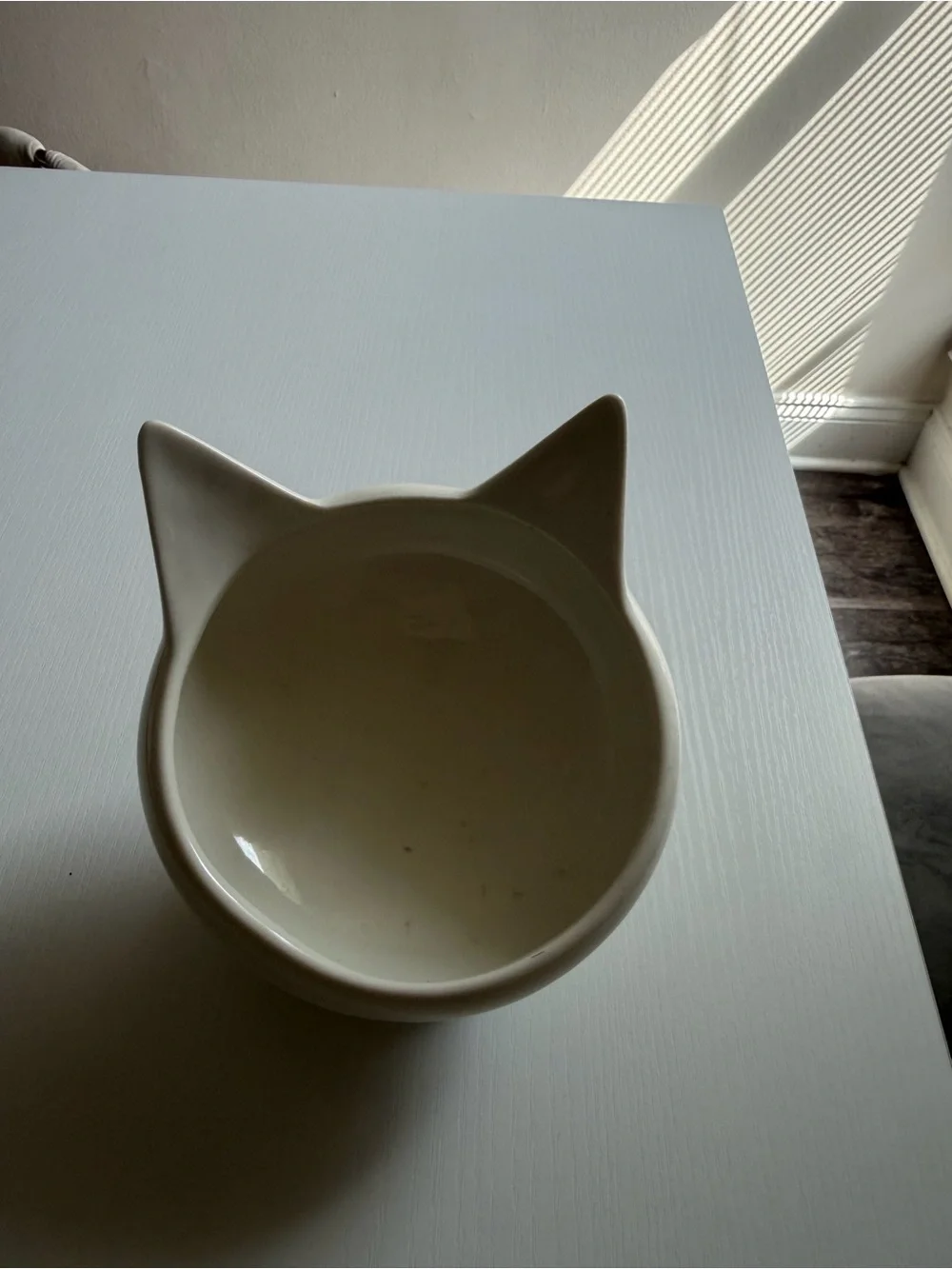 White Cat-Shaped Ceramic Bowl for Pets